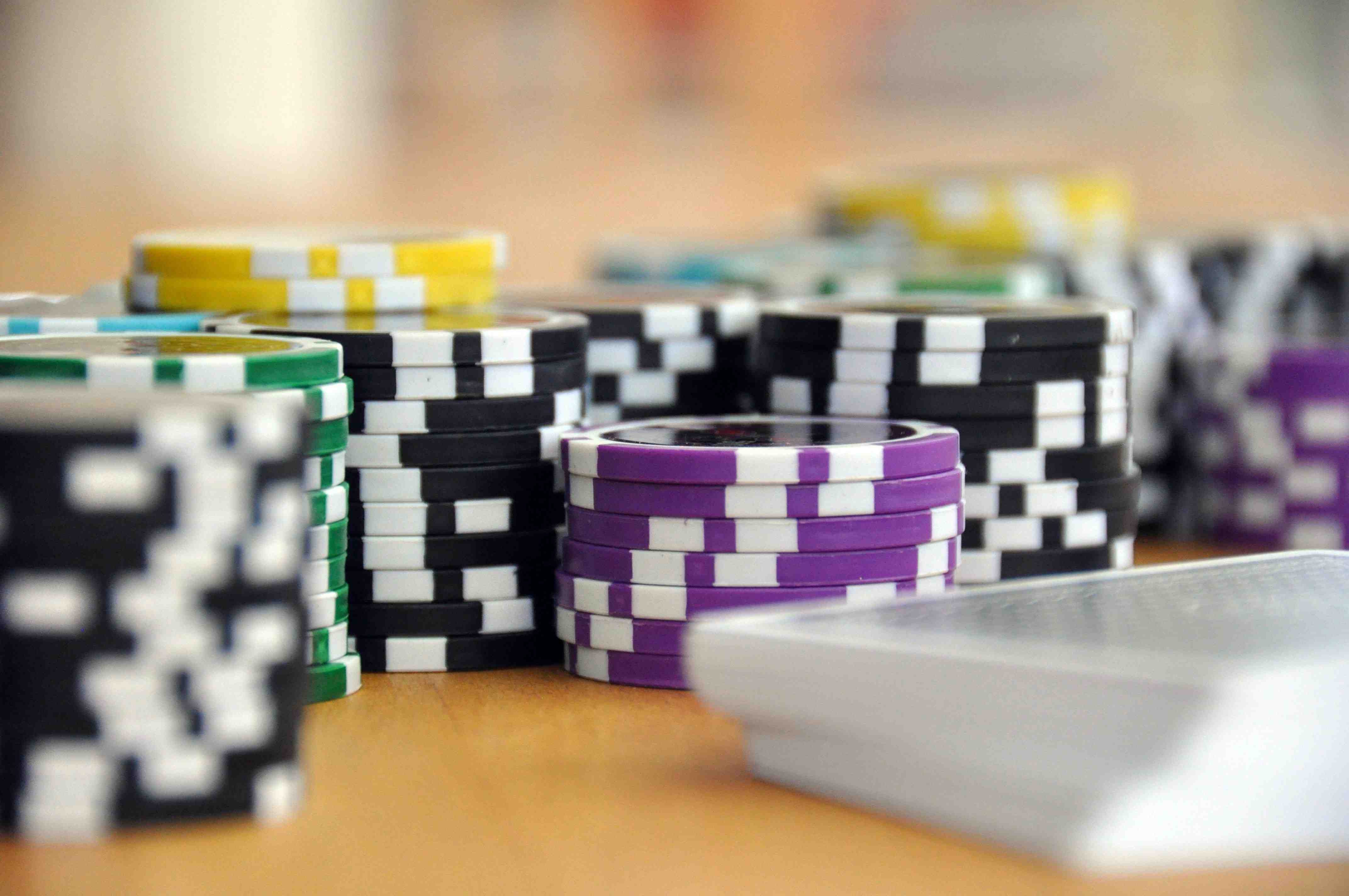 gold88live မိုဘိုင်းဖုန်းဖြင့် Casino ဂိမ်းကစားနေသောကစားသမား